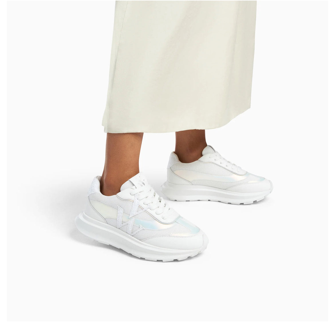 Baskets monogramme Inès blanches monochromes à semelle oversize