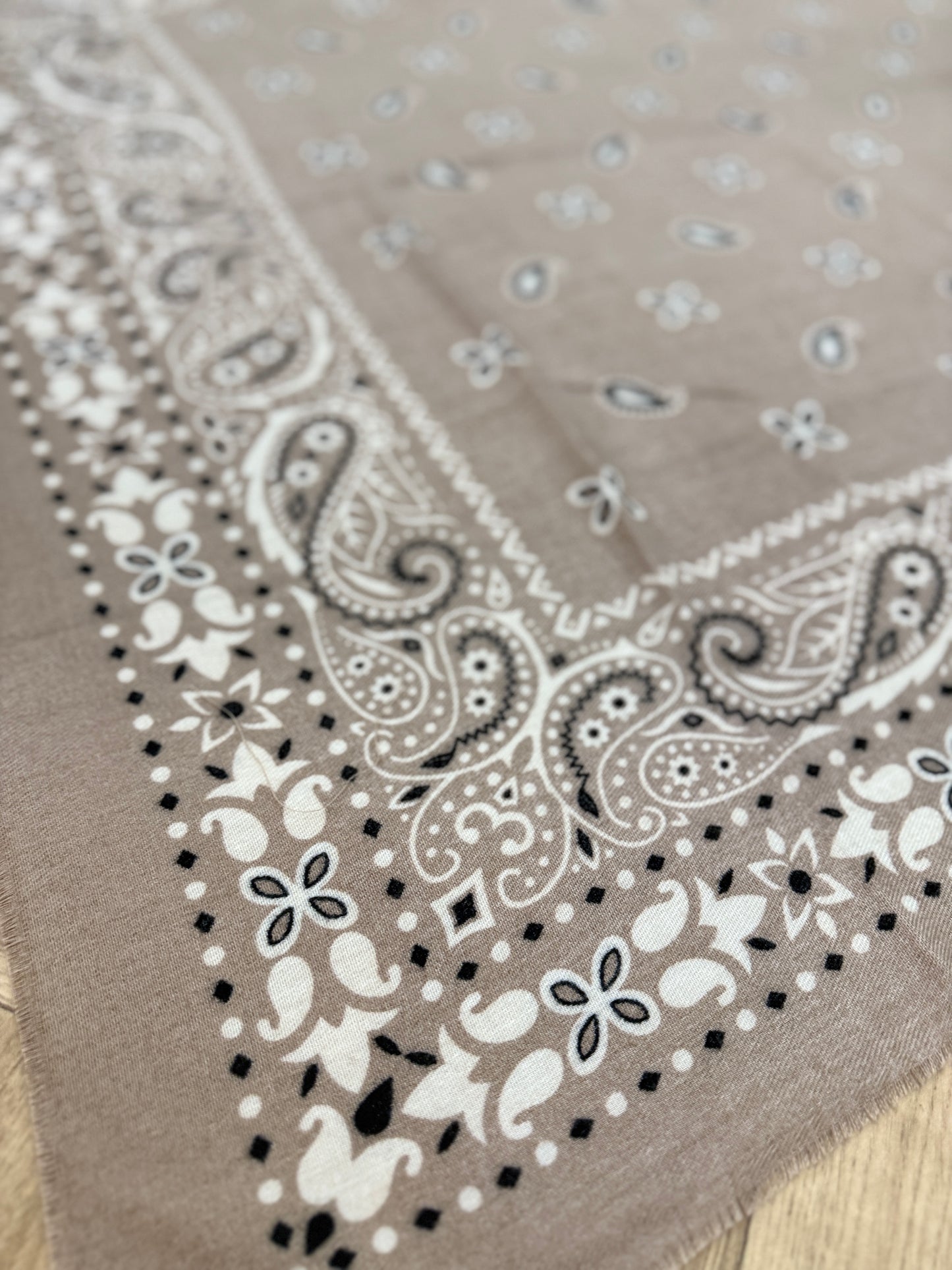 Foulard Adélice Taupe