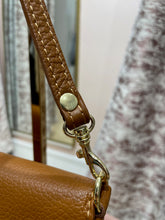 Charger l&#39;image dans la galerie, Pochette double C camel
