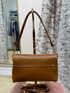 Pochette double C camel