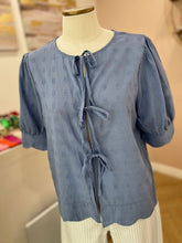 Charger l&#39;image dans la galerie, Blouse Camilla bleue
