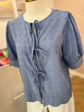 Charger l&#39;image dans la galerie, Blouse Camilla bleue
