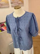 Charger l&#39;image dans la galerie, Blouse Camilla bleue
