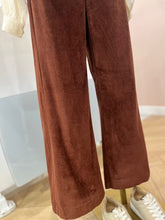 Charger l&#39;image dans la galerie, Pantalon Victorine velours Camel
